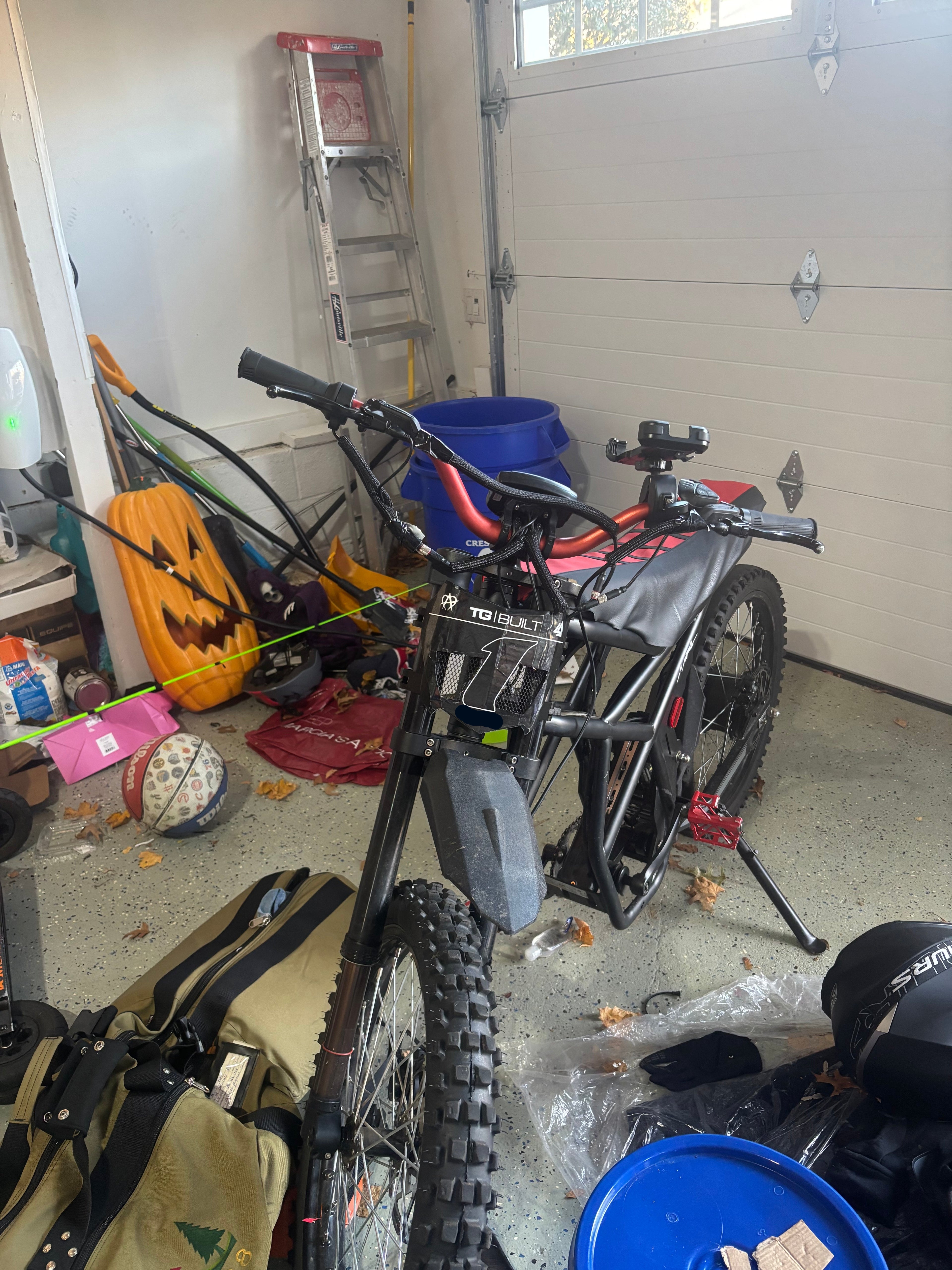 Vented Motocutz Plate With Decal